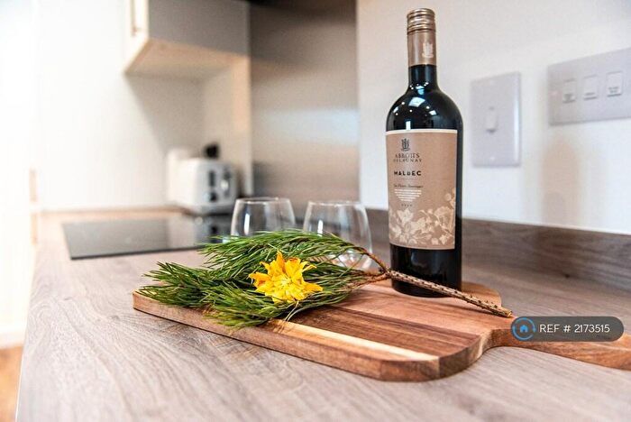 1 Bedroom Flat To Rent In Oriel House, Northampton, NN1