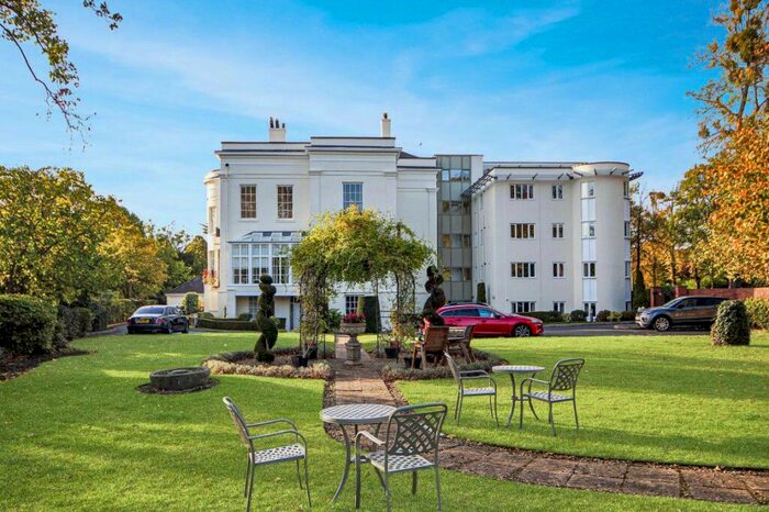 2 Bedroom Flat To Rent In Queens Road, Cheltenham, Gloucestershire, GL50