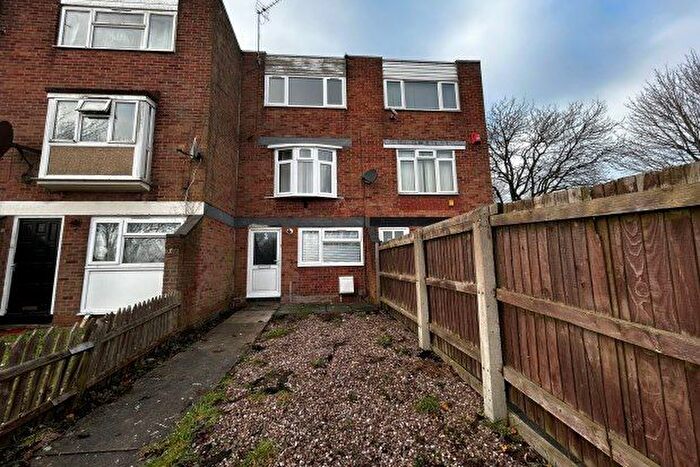 4 Bedroom Town House To Rent In Chamberlain Walk, Smethwick, B66