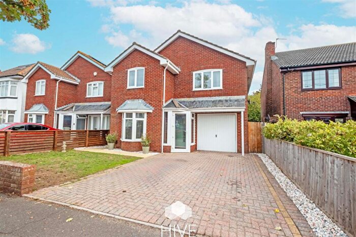 4 Bedroom Detached House For Sale In Albion Road, Christchurch, BH23