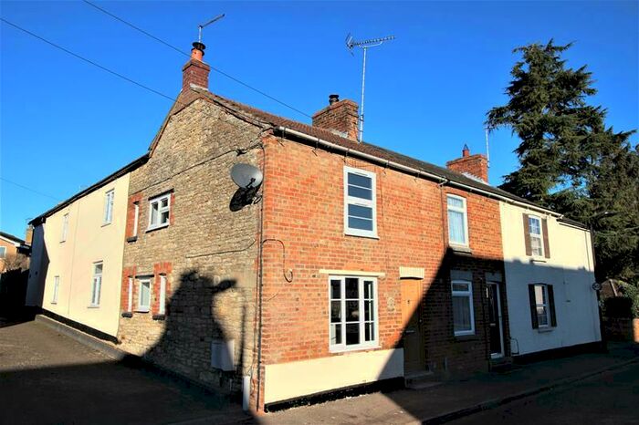 2 Bedroom End Of Terrace House To Rent In High Street, Harrold, MK43