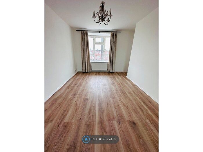 2 Bedroom Maisonette To Rent In Exeter House, Barking, IG11