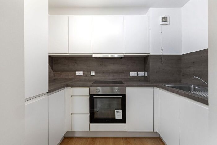 1 Bedroom Flat To Rent In Bushey Grove Road, Bushey, WD23