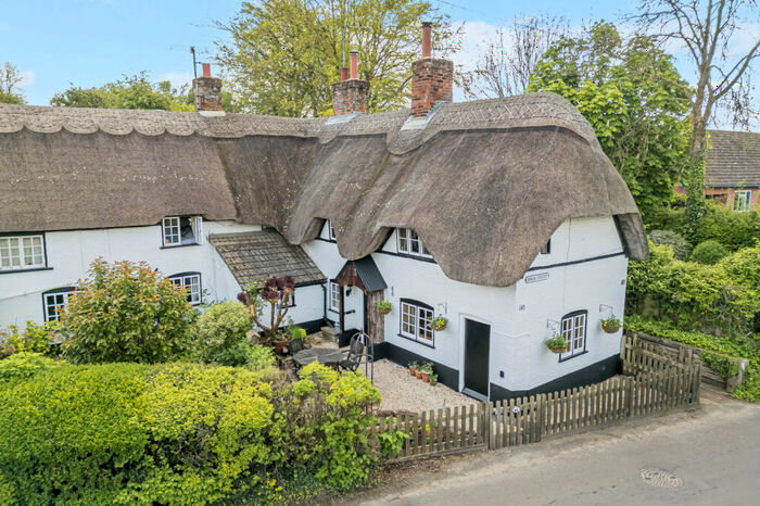 2 Bedroom Cottage For Sale In Brook Street, Marlborough, SN8