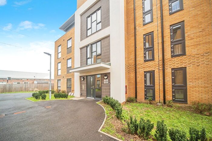 2 Bedroom Flat For Sale In Brambling Gardens, Poole, BH17