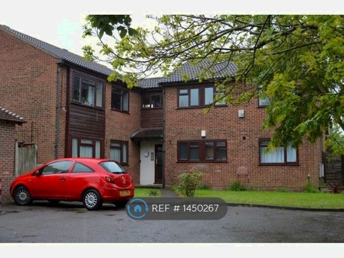 2 Bedroom Flat To Rent In Alexander Lodge, Sutton, SM1