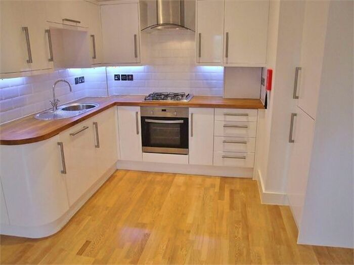 1 Bedroom Flat To Rent In Spence Court, Woodside Green, London, SE25
