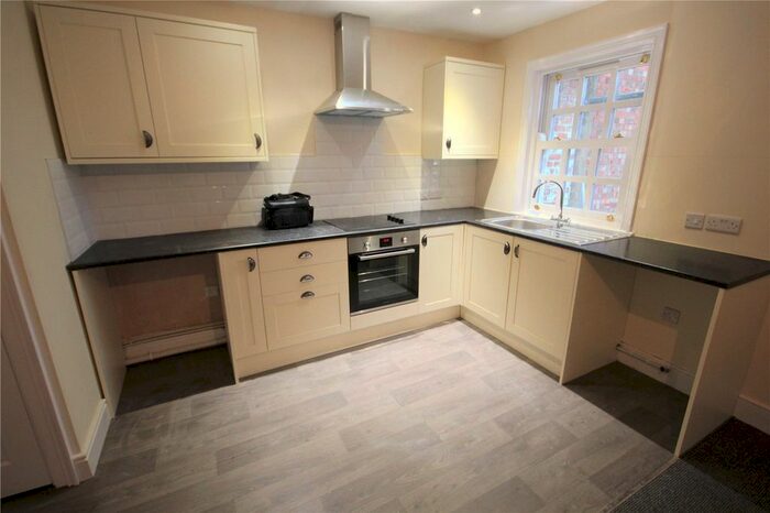 2 Bedroom Flat To Rent In Southgate, Sleaford, Lincolnshire, NG34