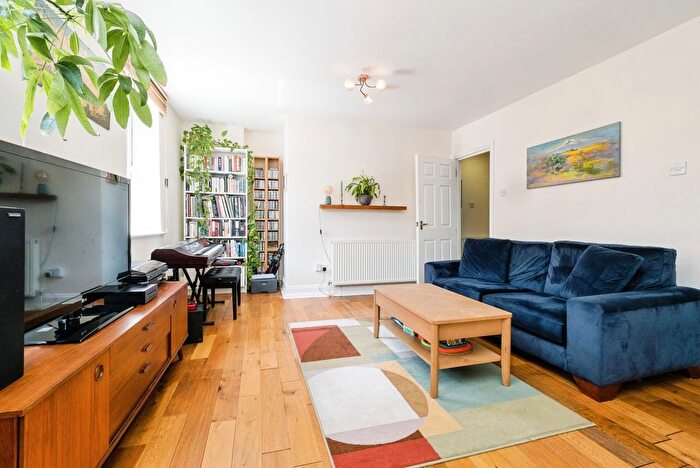 2 Bedroom Flat For Sale In Holme Road, East Ham, London, E6