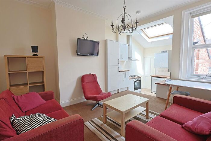 3 Bedroom Flat To Rent In Albemarle Ave, High West Jesmond, Newcastle Upon Tyne, NE2