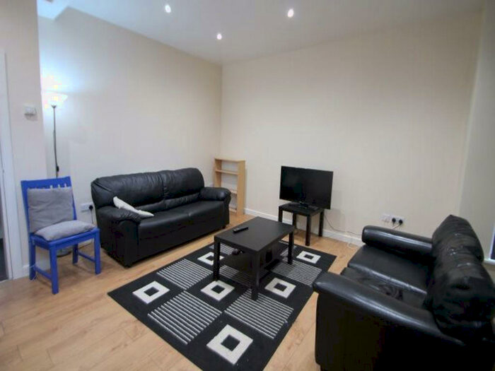 4 Bedroom House To Rent In Headingley Mount, Leeds, LS6