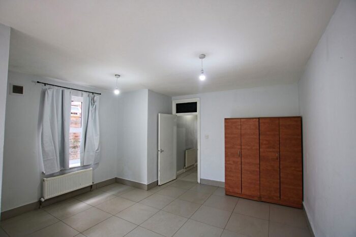 2 Bedroom Maisonette To Rent In Strode Road, London, NW10