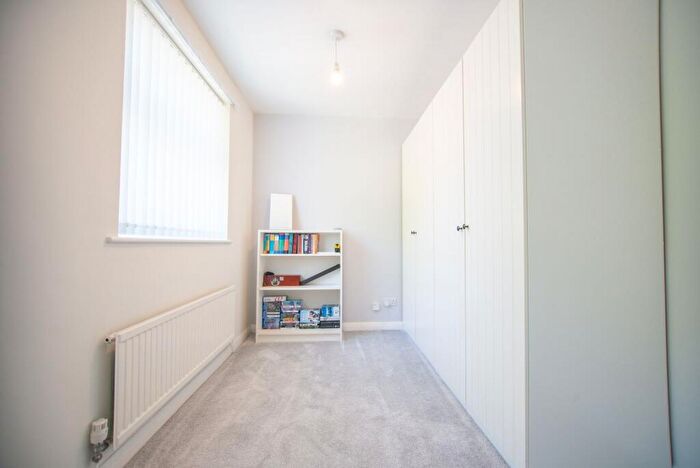 2 Bedroom Semi-Detached House For Sale In Hellyers Court, Hull, HU4