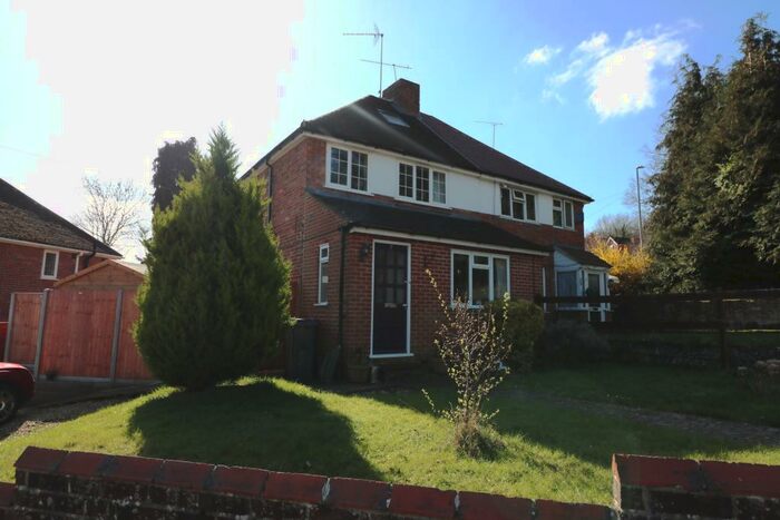 3 Bedroom Semi-Detached House To Rent In Derwent Avenue, Tilehurst, RG30