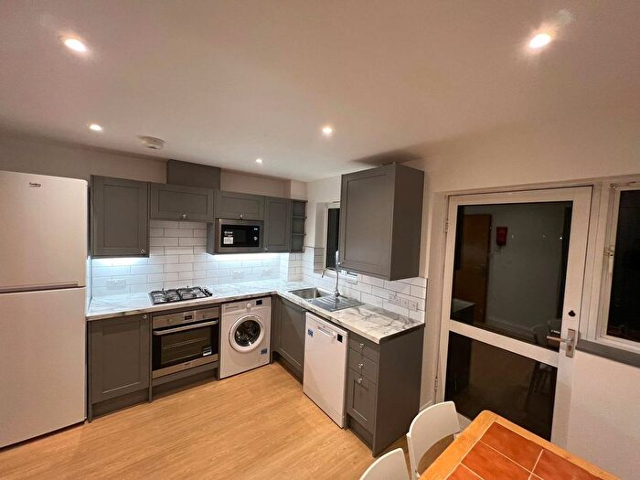 4 Bedroom Property To Rent In Tollington Way, London, N7