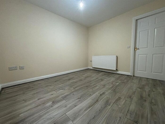3 Bedroom Terraced House To Rent In Wormley Court, Hull, HU6