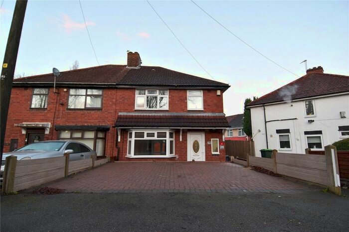 3 Bedroom Semi-Detached House To Rent In Thimblemill Road, Smethwick, West Midlands, B67