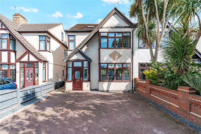 3 Bedroom Semi-Detached House For Sale In Suttons Lane, Hornchurch, RM12