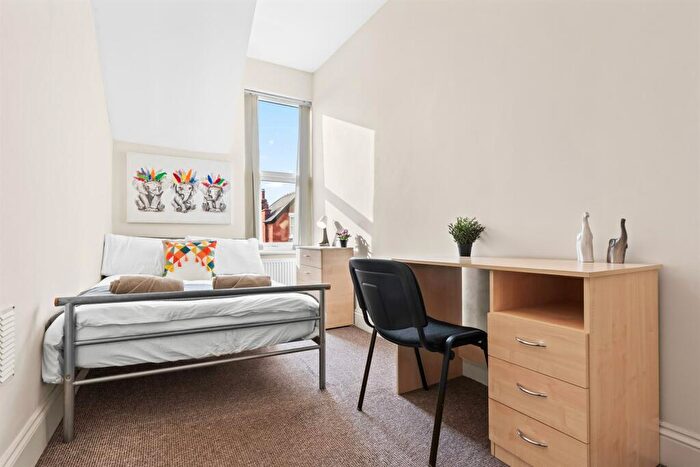 3 Bedroom Apartment To Rent In Foxhall Road, NG7