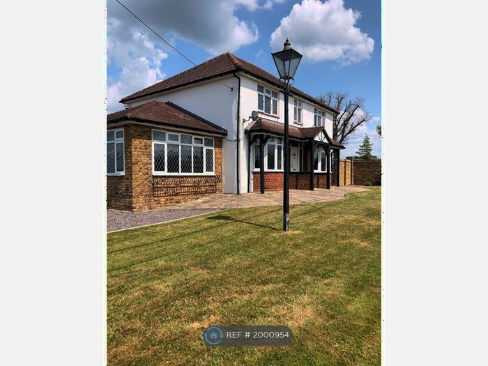 3 Bedroom Detached House To Rent In Pigeonhouse Lane, Winkfield, Windsor, SL4