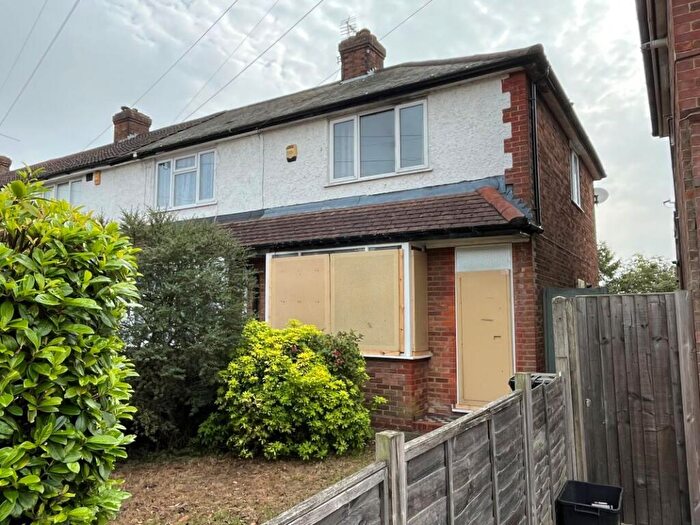 2 Bedroom End Of Terrace House For Sale In Chesford Road, Luton, Bedfordshire, LU2