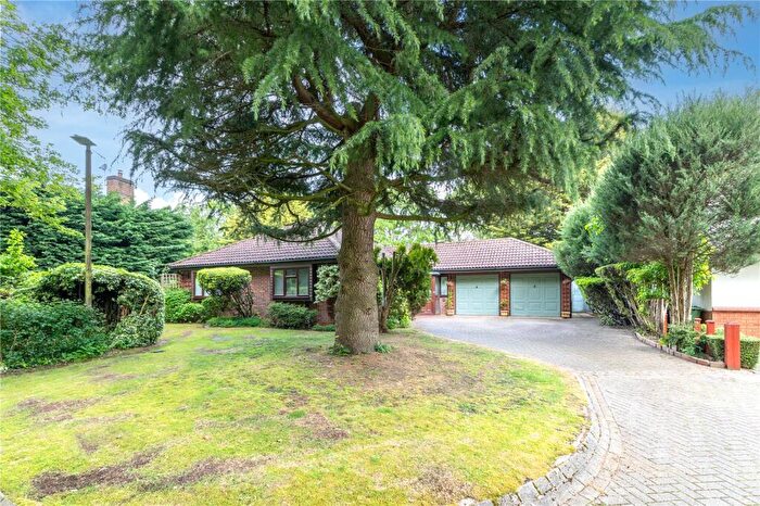 3 Bedroom Bungalow For Sale In Rowsham Dell, Giffard Park, Milton Keynes, Buckinghamshire, MK14