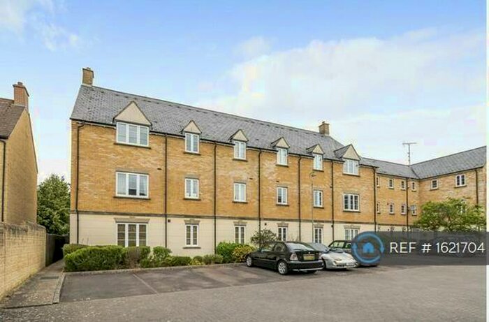 2 Bedroom Flat To Rent In Harvest Way, Witney, OX28