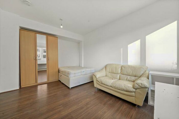 3 Bedroom Apartment To Rent In Walk House, E1