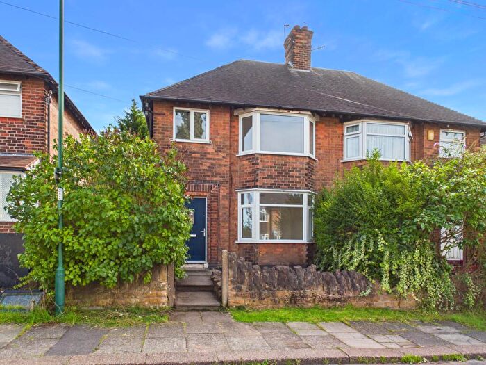 3 Bedroom Semi-Detached House For Sale In Salcombe Road, Nottingham, NG5