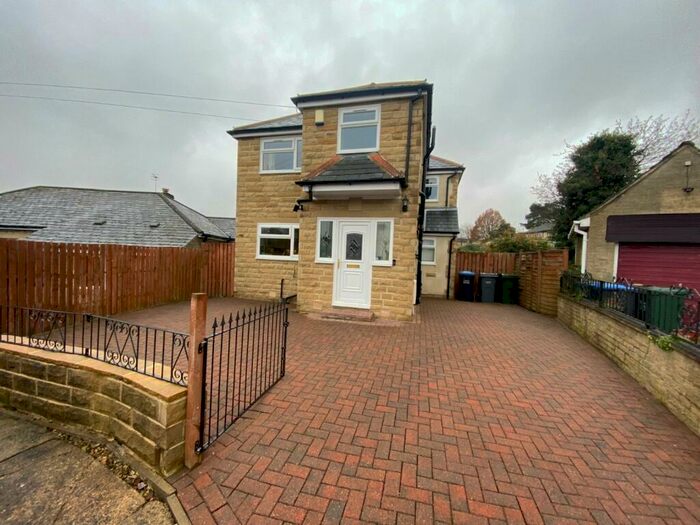 3 Bedroom Detached House To Rent In Fairy Dell, Bingley, West Yorkshire, BD16