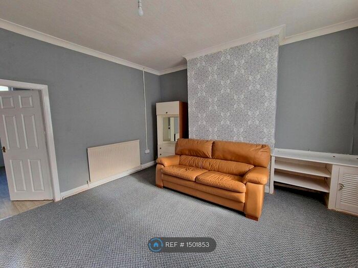 2 Bedroom End Of Terrace House To Rent In Cowlishaw Lane, Shaw, Oldham, OL2