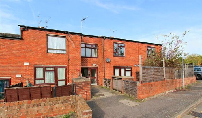 1 Bedroom Flat To Rent In Iffley Close, Uxbridge, UB8