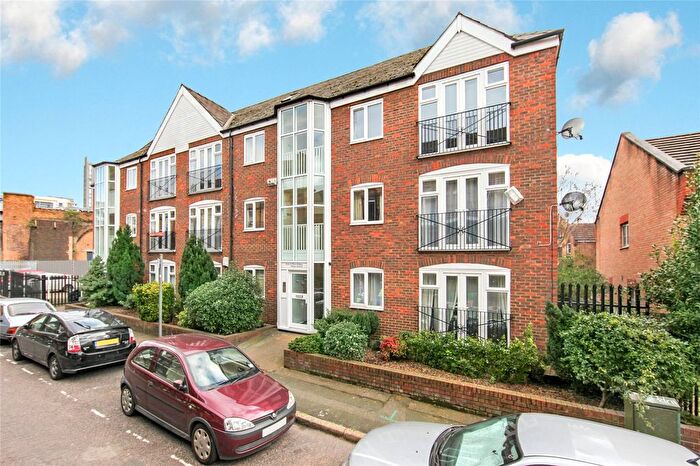 2 Bedroom Flat To Rent In Whites Grounds, London, SE1