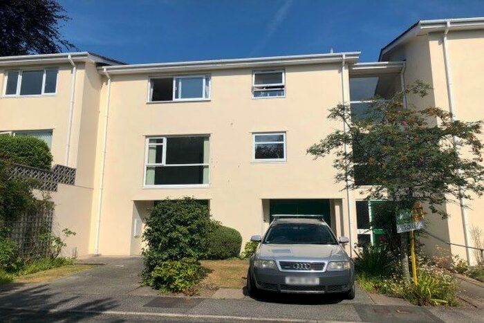 2 Bedroom Flat To Rent In Elm Court Gardens, Truro TR1