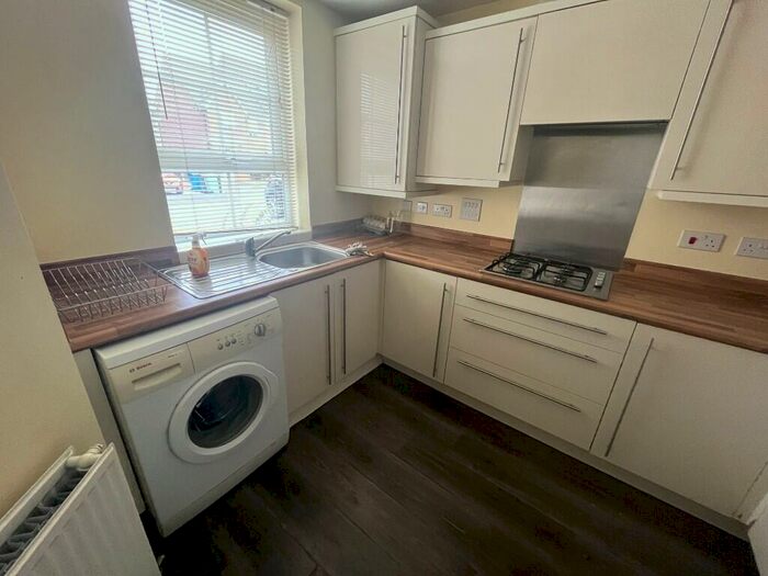 3 Bedroom House To Rent In Rayleigh Close, M26