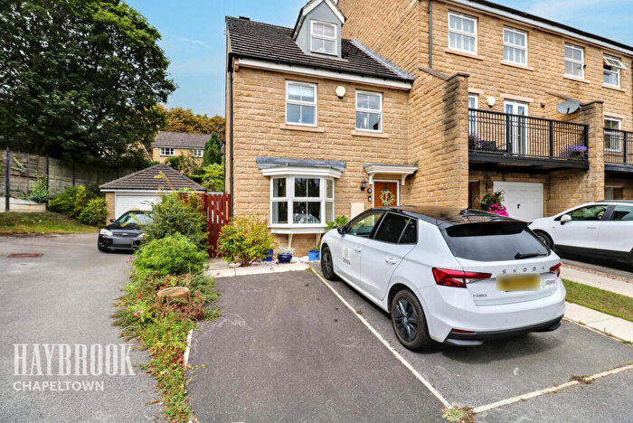 3 Bedroom Town House For Sale In Grenoside Mount, Sheffield, S35