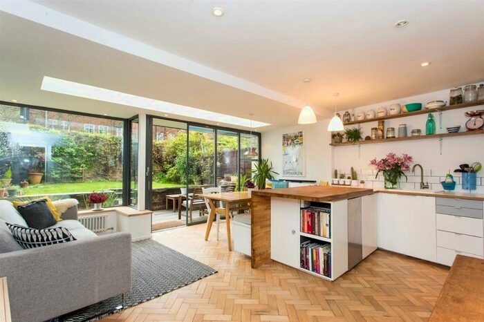 3 Bedroom Terraced House To Rent In Trecastle Way, Tufnell Park, London, N7