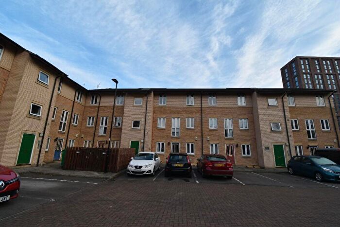 3 Bedroom Flat To Rent In Bramwell Court, S3
