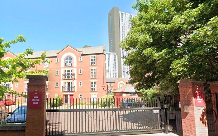 2 Bedroom Flat To Rent In John Smeaton Court, Manchester, Greater Manchester, M1