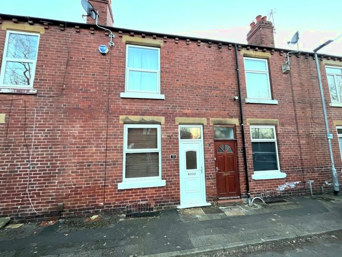 2 Bedroom Property To Rent In Acme Terrace, Sandal, Wakefield, WF1