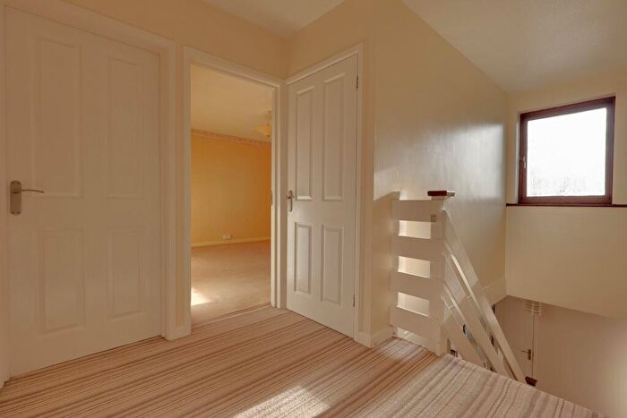 4 Bedroom Detached House For Sale In Victoria Road, Hayling Island, PO11