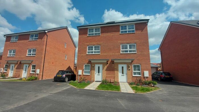 4 Bedroom Property To Rent In Lapwing Place, Coventry, CV4