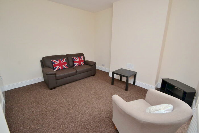 4 Bedroom Semi-Detached House To Rent In West Avenue, West Bridgford, NG2