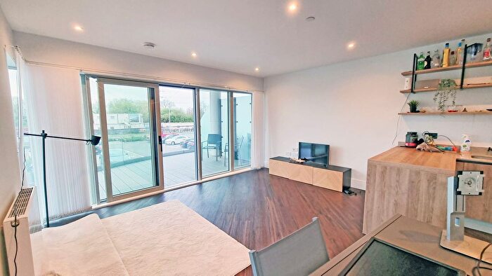 2 Bedroom Flat For Sale In Flagstaff Road, Reading, RG2