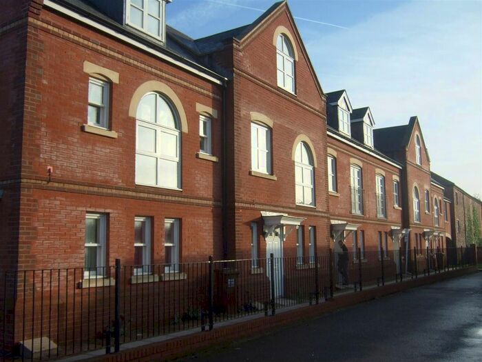 4 Bedroom Terraced House To Rent In Janes Court, Tiverton, EX16