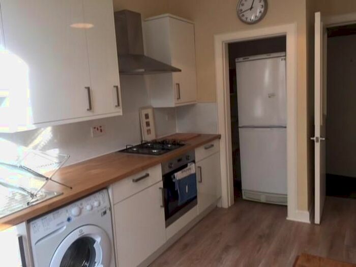2 Bedroom Flat To Rent In Brighton Street, Edinburgh, EH1