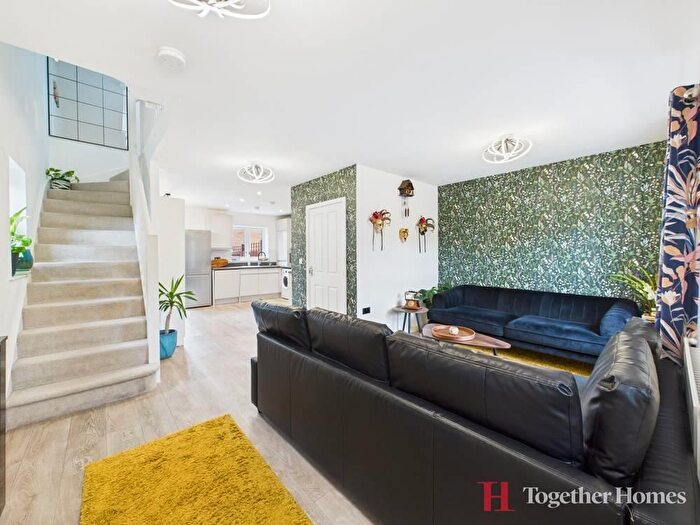 4 Bedroom Property For Sale In Heriot Road, Rainham, RM13