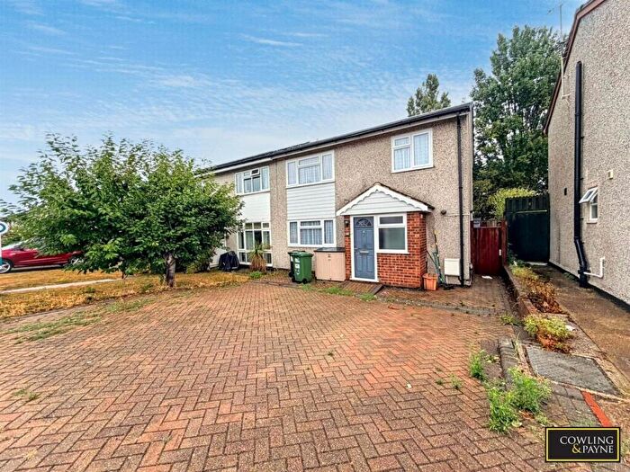 3 Bedroom End Of Terrace House For Sale In Arundel Road, Wickford, SS11