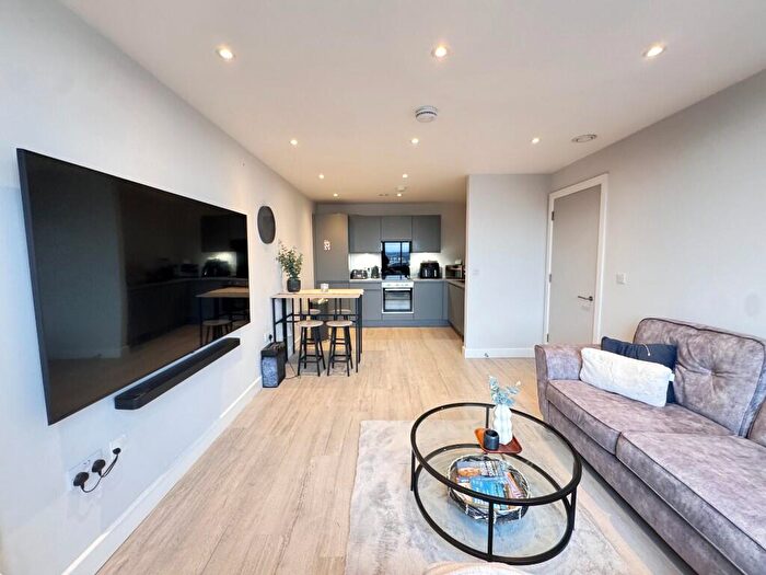 2 Bedroom Flat To Rent In Oldfield Road, Manchester, Greater Manchester, [Ref: KhpLlt], M5