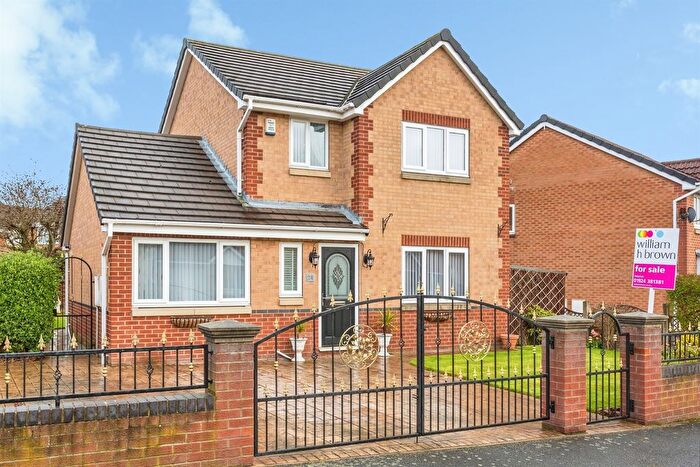 3 Bedroom Detached House For Sale In Airedale Heights, Wakefield, WF2